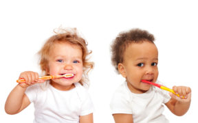 The American Food and Drug Assocaition’s (FDA) Safety Commission does not support the use of teething necklaces, bracelets, and other jewellery worn by a child